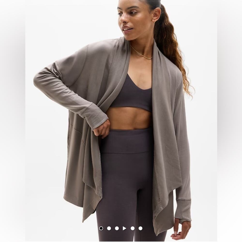 Athleta Pranayama Restore Wrap in Olive - Picture 3 of 8